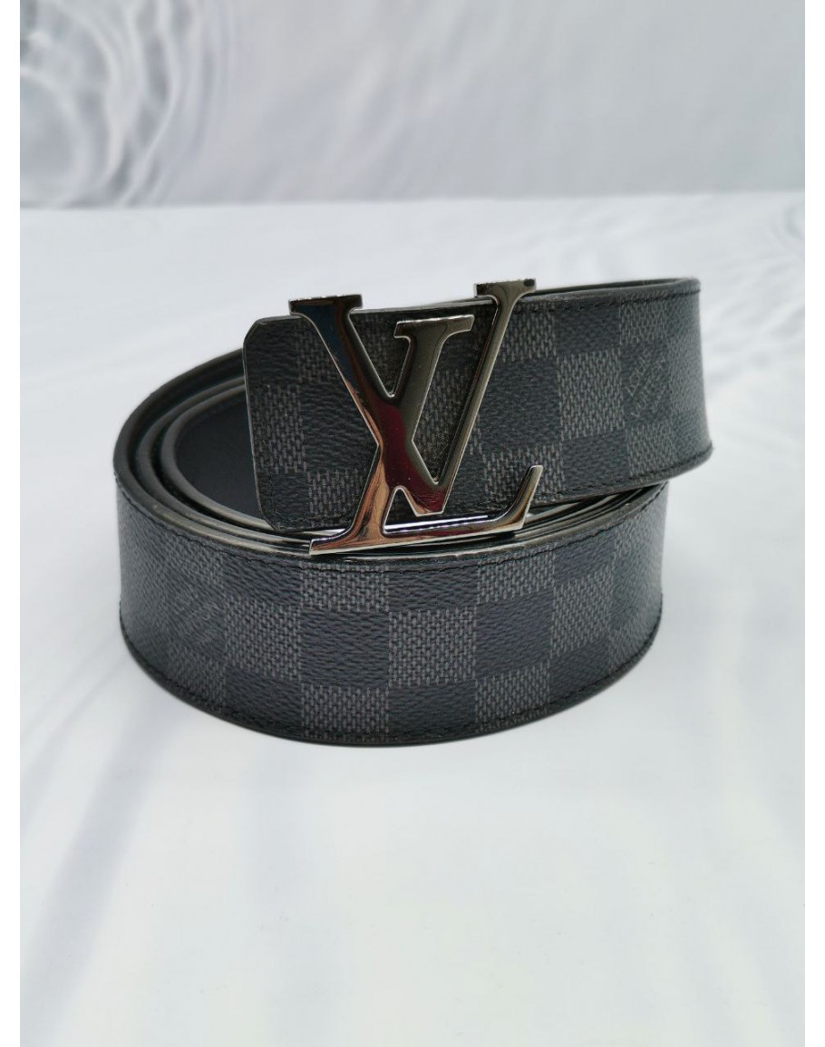 Black damier hotsell louis vuitton belt